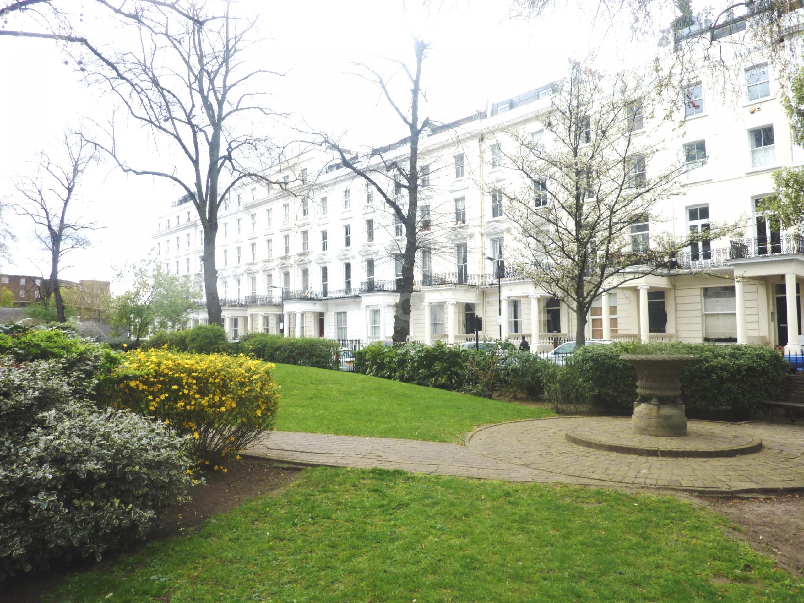 Good size three bed in notting hill with access to a private patio St Stephens Gardens , Notting Hill W2